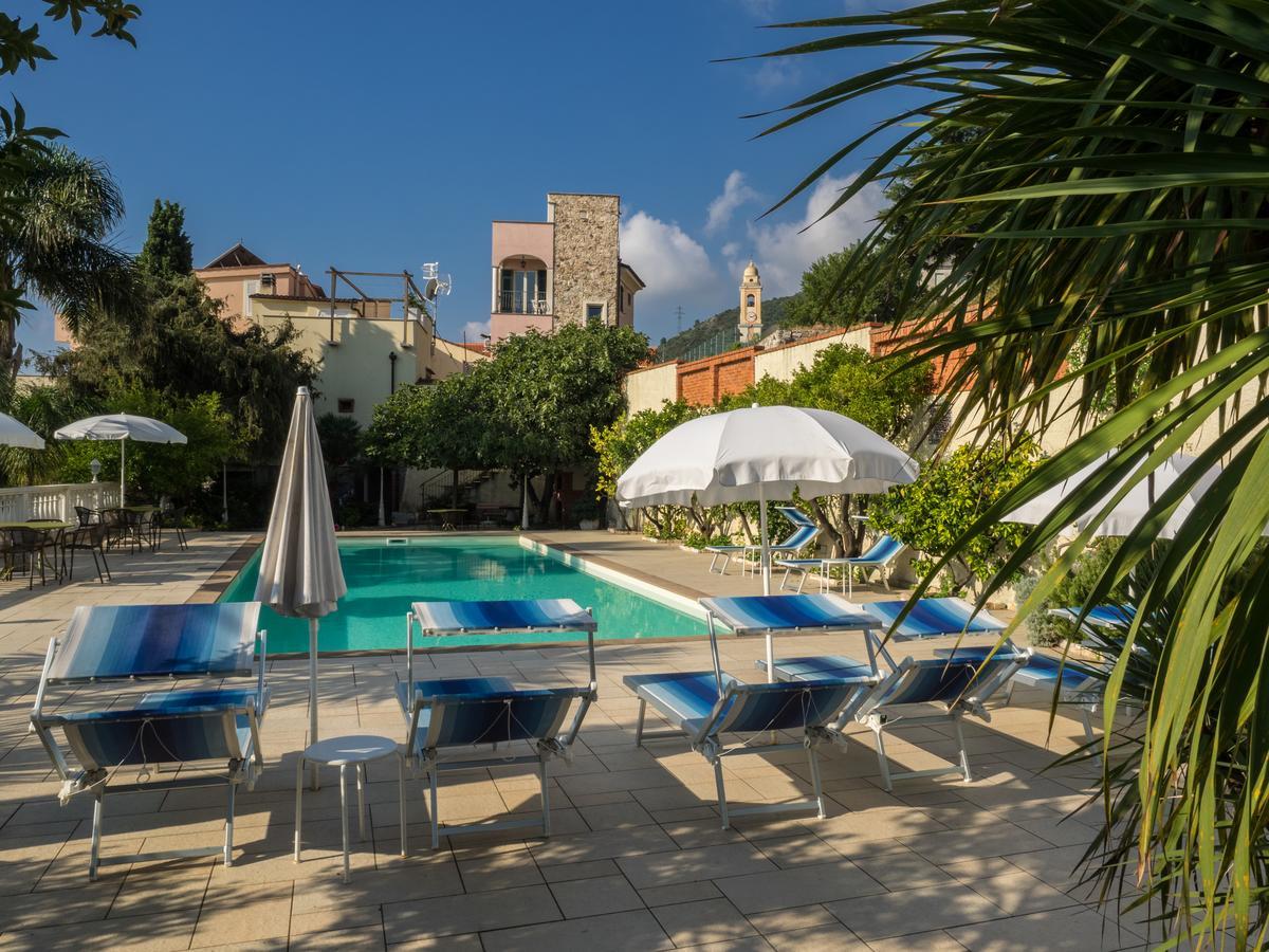 Hotel Ca' Ligure Pietra Ligure Εξωτερικό φωτογραφία